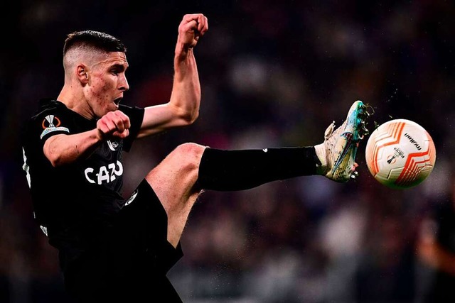 Roland Sallai, hier eine Szene aus der...League-Spiel des SC Freiburg  in Turin  | Foto: MARCO BERTORELLO (AFP)