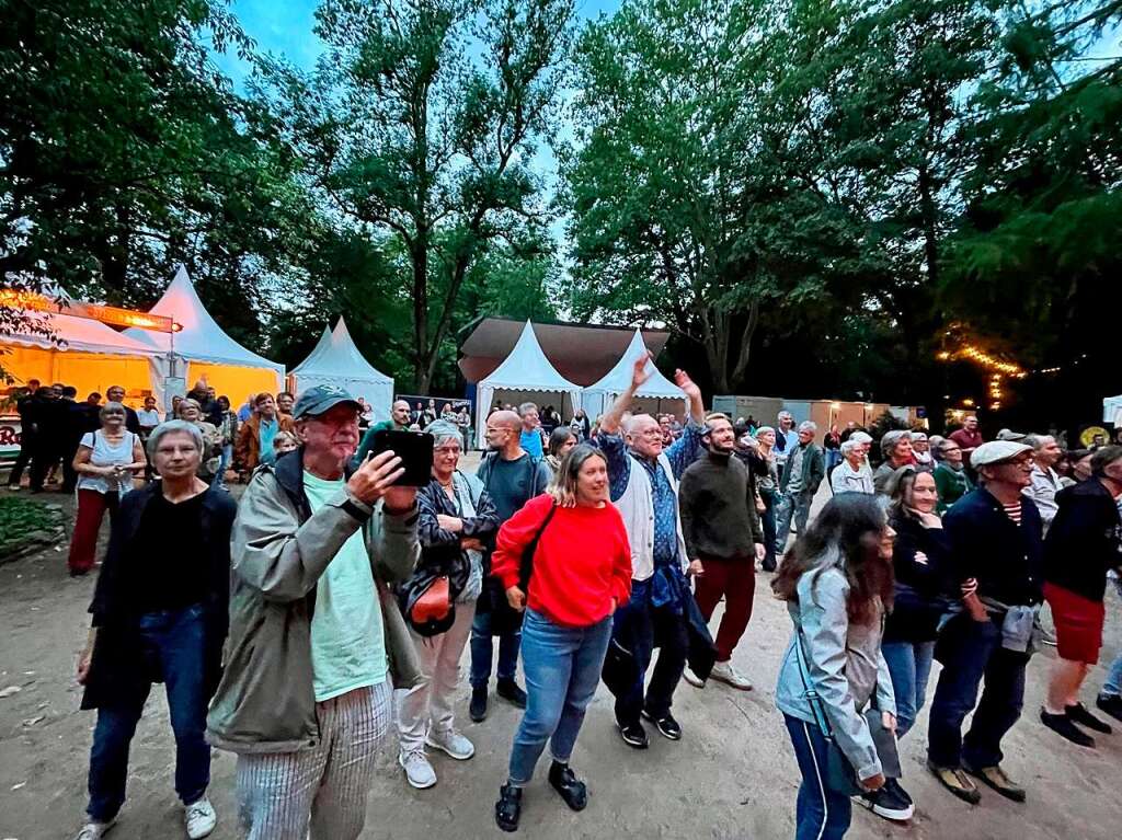 Partystimmung im Rosenfelspark mit Sahra Halgan und ADG7