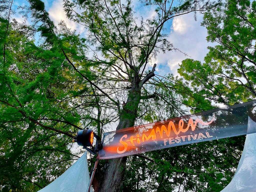 Partystimmung im Rosenfelspark mit Sahra Halgan und ADG7