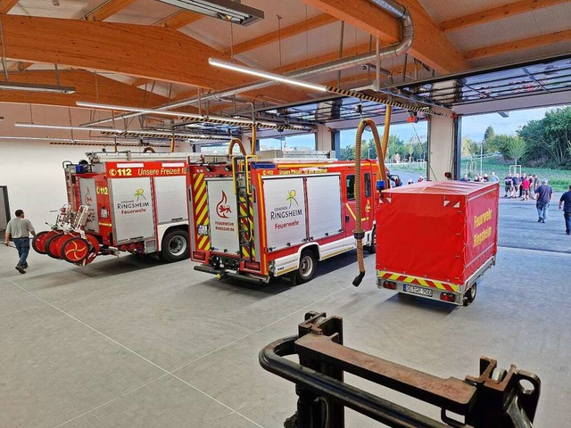 Der Fuhrpark der Ringsheimer Feuerwehr in der neuen Fahrzeughalle  | Foto: Gemeinde