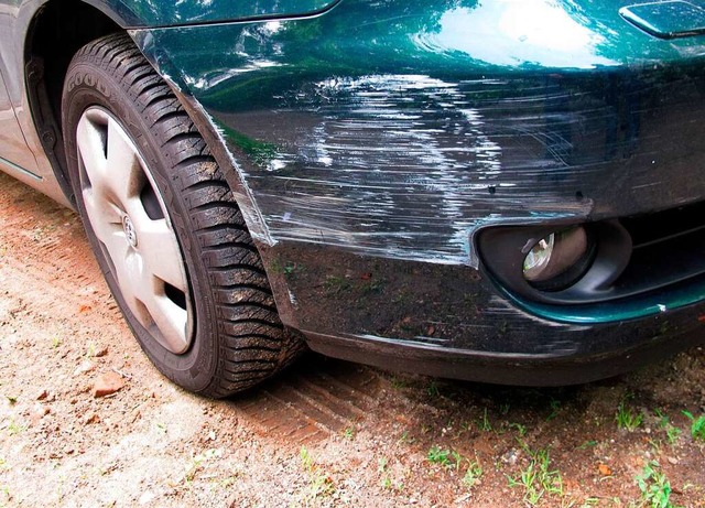 Auf einem Parkplatz ist ein BMW beschdigt worden. Symbolbild.  | Foto: Andrea Warnecke