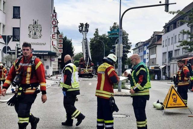 Feuerwehr Rheinfelden löscht Brand im Hotel Danner