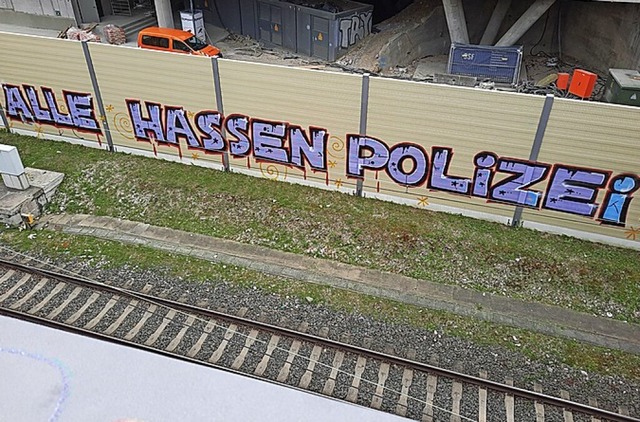 Graffiti an der Lrmschutzwand  | Foto: Hannes Lauber