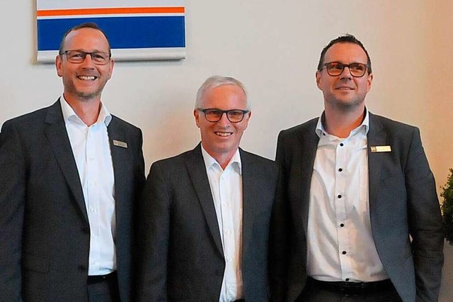 Auf  Vorstand Michael Hettich (Mitte) ...rz (rechts). Link Vorstand Markus Krz  | Foto: Sebastian Ehret