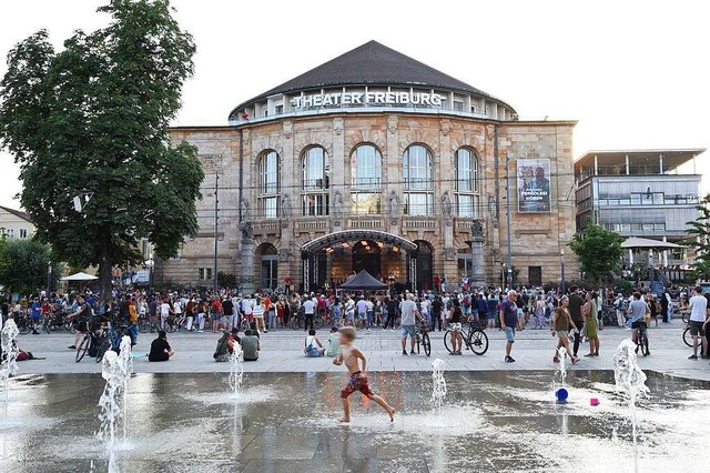 Bei der Summer Stage des Freiburger Th...es kostenlose Veranstaltungen drauen.  | Foto: Rita Eggstein