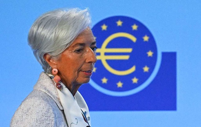 EZB-Prsidentin Christine Lagarde ist ...Inflationsniveau noch nicht zufrieden.  | Foto: Arne Dedert (dpa)