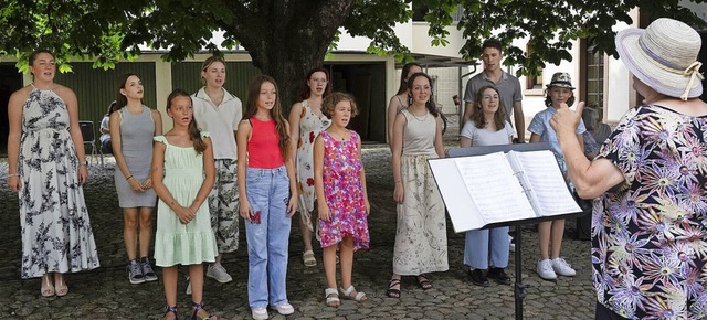 Der Jugendchor Power of Singers, gelei...tag Ehrenamt&#8220; fr Unterhaltung.   | Foto: Volker Mnch