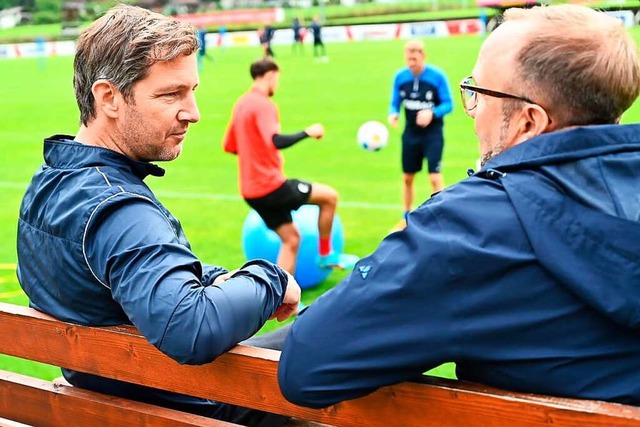 Sportvorstand Jochen Saier (links) am ... Gesprch mit BZ-Redakteur Ren Kbler  | Foto: Achim Keller