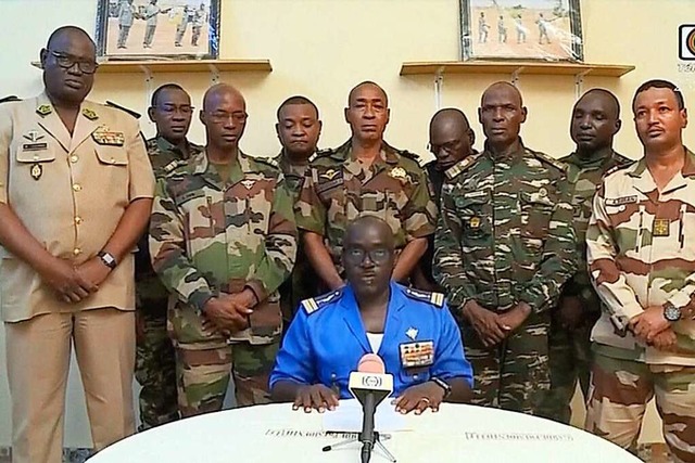 Militrputsch gegen den nigrischen Pr...die Seite der rebellierenden Militrs.  | Foto: Uncredited (dpa)