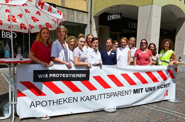 Apotheken unter Druck:  Das Gesprch m... zeigt eine Protestaktion in Freiburg.  | Foto: Ingo Schneider