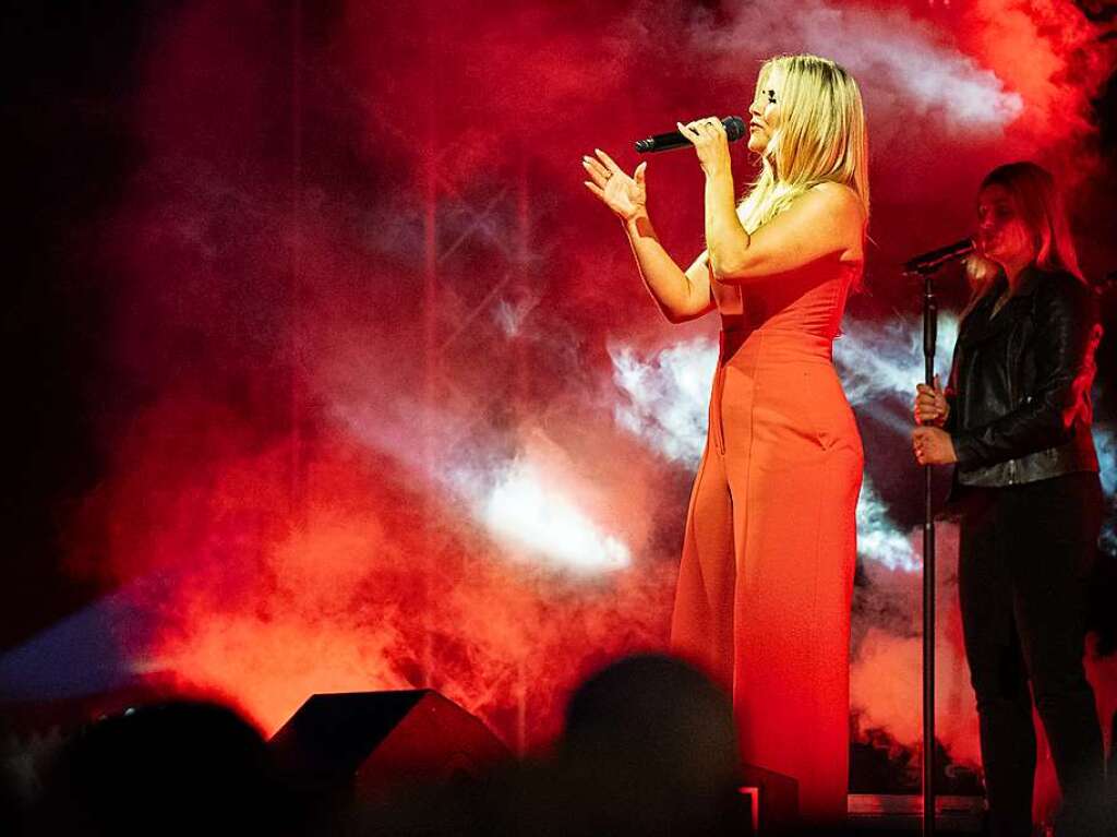 Beatrice Egli und ihre Band sowie Reiner Kirsten erfllten alle Wnsche der Schlagerfans beim Open Air in Bad Krozingen.