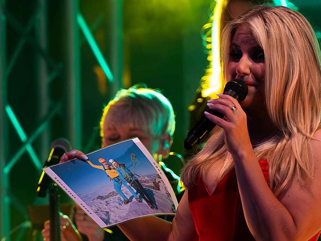 Beatrice Egli und ihre Band sowie Reiner Kirsten erfllten alle Wnsche der Schlagerfans beim Open Air in Bad Krozingen.