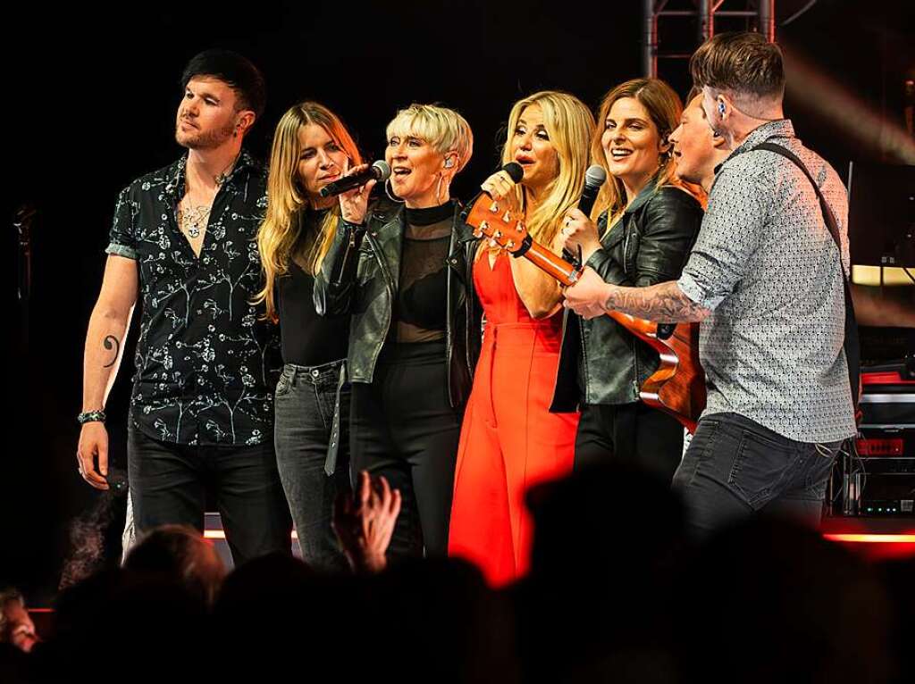 Beatrice Egli und ihre Band sowie Reiner Kirsten erfllten alle Wnsche der Schlagerfans beim Open Air in Bad Krozingen.