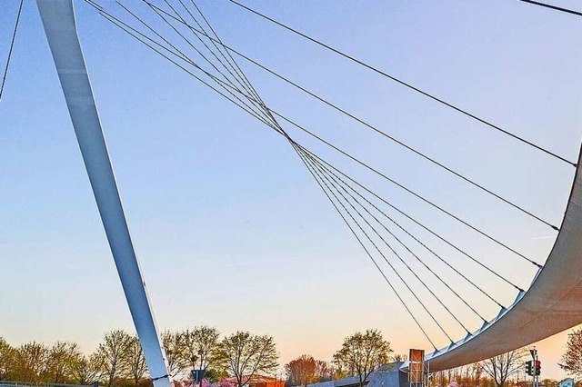 Die Ortenaubrcke verbindet Seepark und Brgerpark,.  | Foto: Ronald Buck/Stadt Lahr