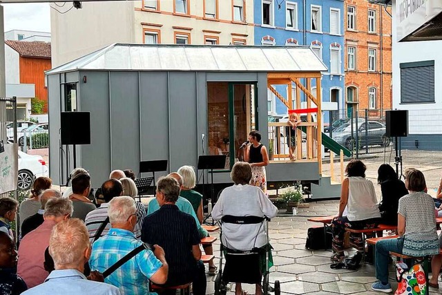 Einweihung der &#8222;Tiny Church&#8220; an der Infotanke in der Nordweststadt.  | Foto: Freie Evangelische Gemeinde