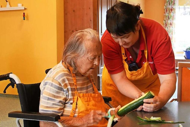 Die Bewohnerinnen und Bewohner werden ...den &#8211;  zum Beispiel beim Kochen.  | Foto: Ruth Seitz