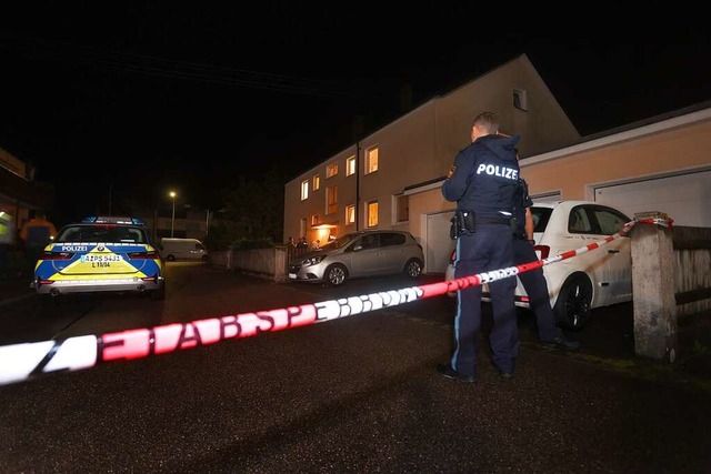 In einem Mehrfamilienhaus in einem kle...letzt. Der Tatverdchtige ist in Haft.  | Foto: Karl-Josef Hildenbrand (dpa)