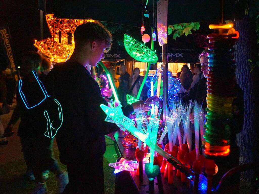 Leuchtende Accessoires waren der Renner beim Lichterfest.