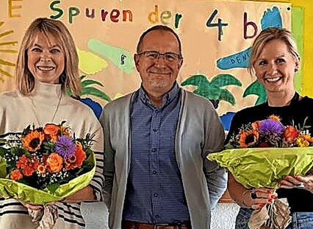 Bettina Hofer-Beckmann (links) und Melanie Wendl mit Oliver Friebolin  | Foto: Gemeinde Eimeldingen