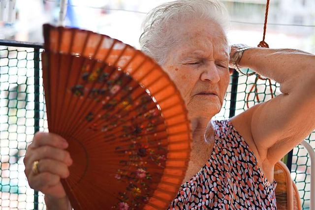 Alte Menschen knnen durch Hitze beson...munale Hitzeaktionsplne (Symbolbild).  | Foto: David Petrus Ibars  (Adobe Stock)