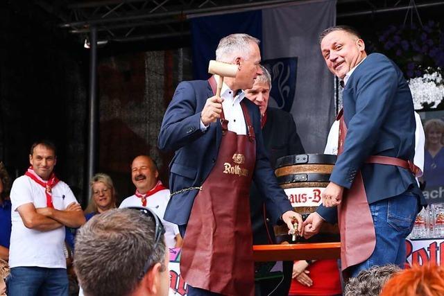 Tausende Besucher feiern ausgelassen