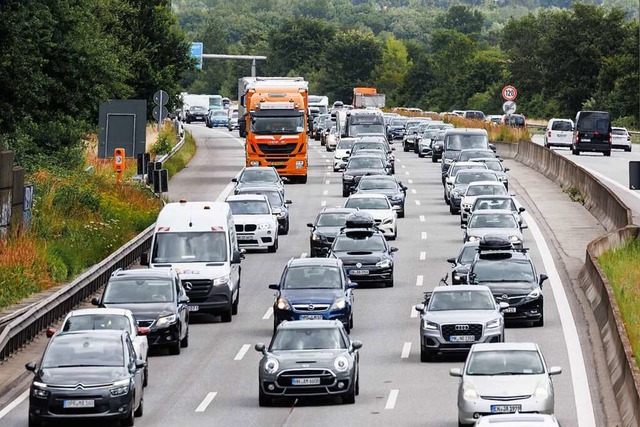 Der Ferienbeginn in Baden-Wrttemberg ... hohes Verkehrsaufkommen (Symbolfoto).  | Foto: Markus Scholz (dpa)