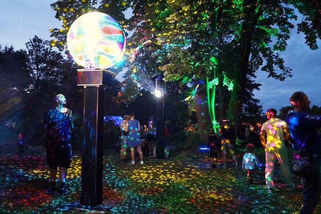 Der erleuchtete Kurpark lud beim Lichterfest zum stimmungsvollen Schlendern ein.  | Foto: Silke Hartenstein