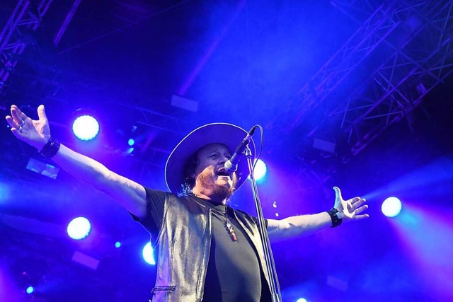 Zucchero bei seinem Auftritt auf dem Lrracher Marktplatz  | Foto: Barbara Ruda