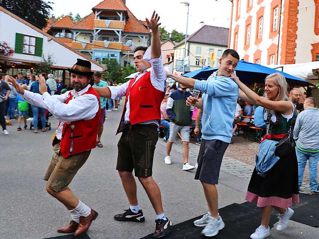 Ausgelassene Feierlaune zeigt sich beim Schlossfest allerorten.