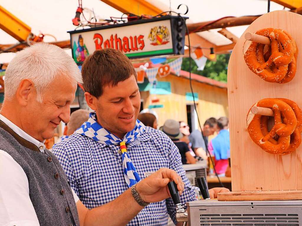 Auch Arbeiten kann Spa machen, wie man den Gesichtern der Akteure im Zelt der Wellendinger unschwer erkennt.