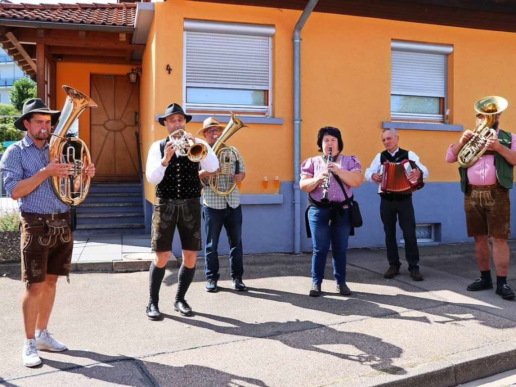 „Waldrand“ war eine der Wandermusikgruppen, die ber das ganze Festareal hindurch fr Stimmung sorgte.