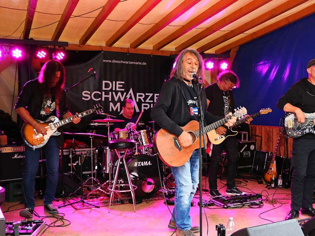 Die Schwarze Marie rockt die Bhne der Pfadfinder im Schlosshof.