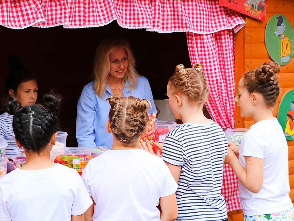 Das DRK verwhnt traditionell mit Sigkeiten und hat erwartungsgem eine eher junge Kundschaft.