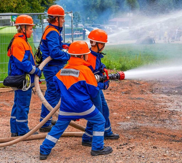 Der Feuerwehrnachwuchs stellte sein Knnen unter Beweis.  | Foto: Paul Eischet