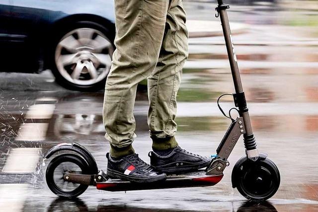 E-Scooterfahrer stt in Freiburg-Landwasser mit Fugngerin zusammen und flieht