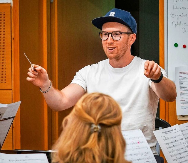 Ralf Klauser bei der Orchesterprobe  | Foto: Paul Eischet