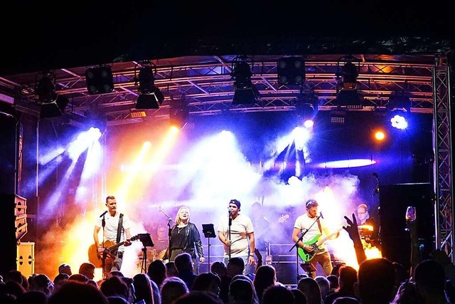 Am Samstagabend rockt  die Band &#8222...lossplatz beim Badewilemer Summerhock.  | Foto: Six 4 You