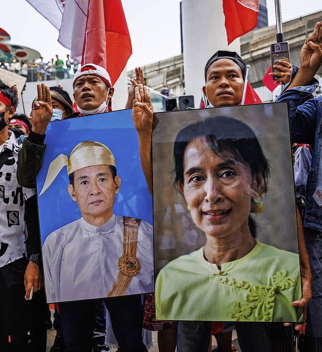 Demonstranten forderten im Mai die Fre...gen Prsidenten des Landes, Win Myint.  | Foto: IMAGO/Andre Malerba