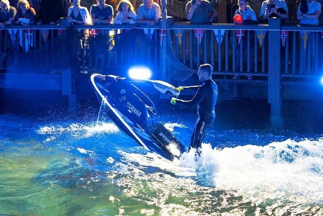 Bei der Show &#8222;Vattenspektakel&#8220; werden Stunts auf dem Wasser gezeigt.  | Foto: Europa-Park