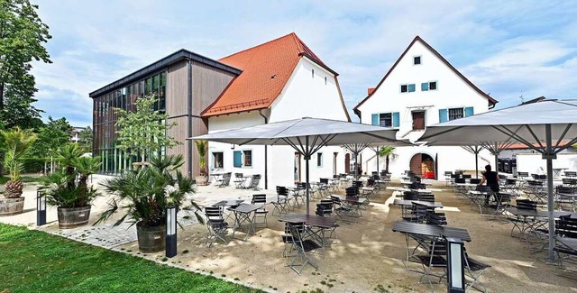 Von der Stubenwiese aus sieht man die ...ie Gaststtte und Biergarten (rechts).  | Foto: Michael Bamberger