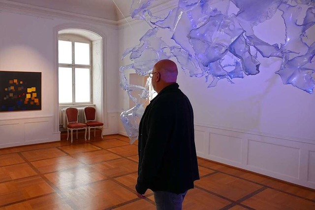 Udo Eggi vor der Installation von Aljo...die beim Publikum Begeisterung weckte.  | Foto: Verena