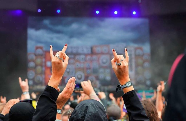 Weniger Besucher, weniger Bands &#8211...nen: Das Wacken-Open-Air hat begonnen.  | Foto: Christian Charisius (dpa)