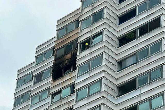 Verdacht der Brandstiftung nach tdlichem Sprung aus Hochhaus in Berlin