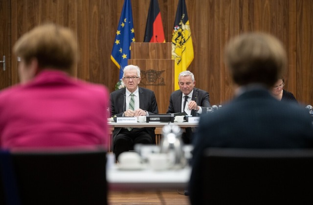 Ministerprsident Winfried Kretschmann...it der schwarz-grnen Landesregierung.  | Foto: Marijan Murat