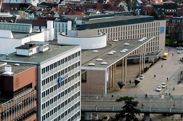 Auf dem Platz vor dem Konzerthaus ist ...em Messer verletzt worden. Symbolbild.  | Foto: Ingo Schneider