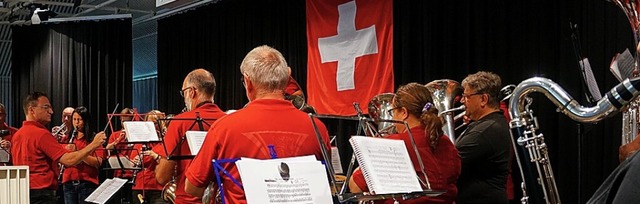 Die Schweizer Stadtmusik wurde von ihren deutschen Kollegen untersttzt.  | Foto: Reinhard Herbrig