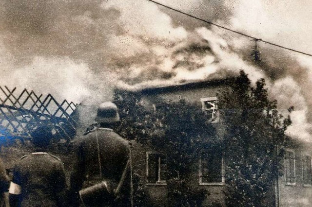 Das brennende Gasthaus &#8222;Eintrach...uenburger Schlsselstrae im Jahr 1940  | Foto: Privat