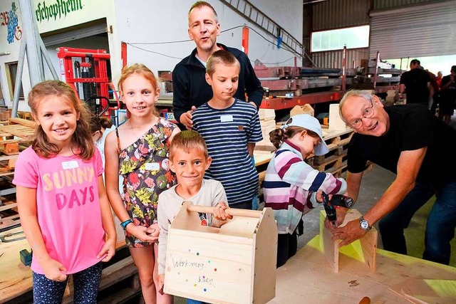 Viel Spa haben die jungen Teilnehmeri...her von Oberschopfheim, packt mit an.   | Foto: Hubert Rderer