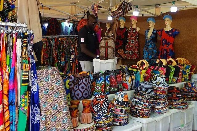 Auf dem Basar am African Music Festival gibt es einiges zu sehen und kaufen