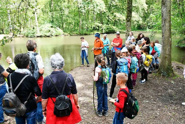 Mehr als 60 Wanderlustige waren zur BZ-Veranstaltung gekommen.  | Foto: Dieter Erggelet